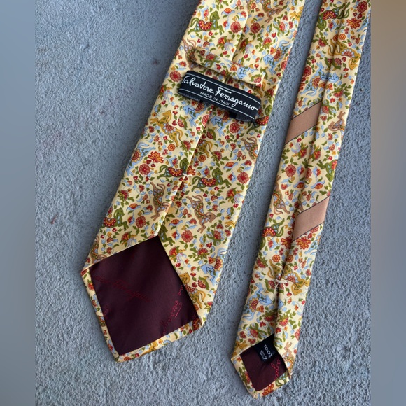 SALVATORE FERRAGAMO Silk Tie Yellow Horses Floral - Picture 6 of 6